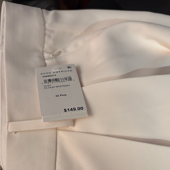 Good American Women's Ivory Suiting Shorts - Picture 2 of 3